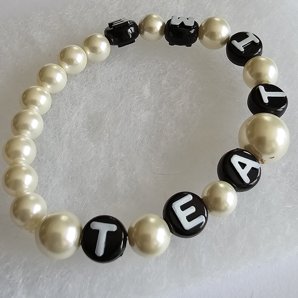 Handmade "Tea Time" bracelet beaded pearl pearlcore word gossip - Picture 10 of 13
